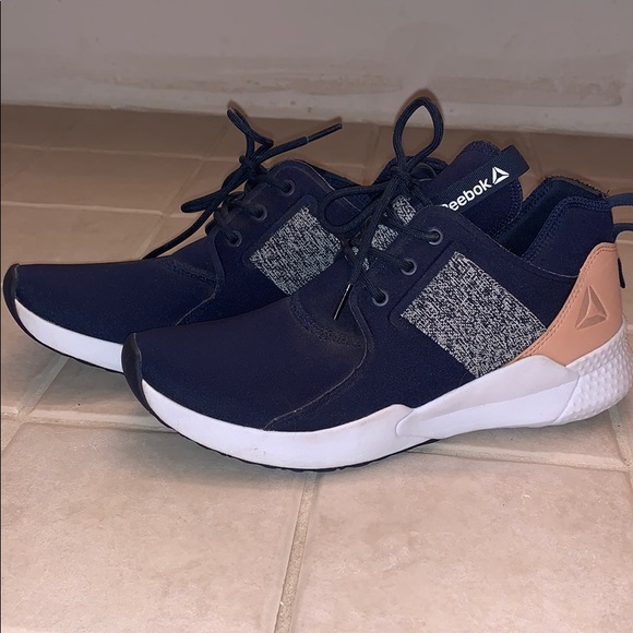 Women’s Reebok Sneakers 8.5 - Picture 1 of 5